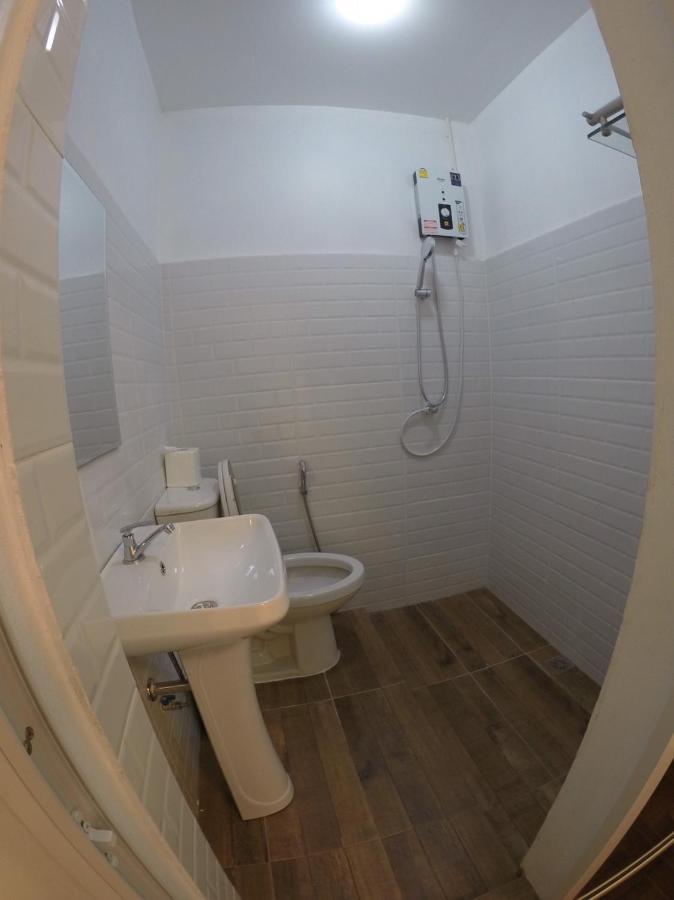 24 Poshtel Chiangmai Hostel Csiangmaj Kültér fotó